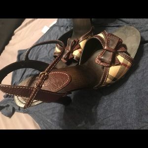 Burberry strap pumps